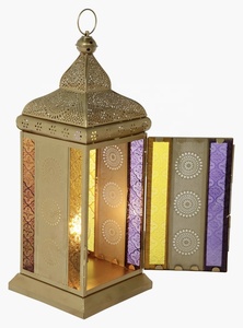 Lanterne à bougie marocaine en verre coloré et métal doré pour la décoration de la maison et des mariages du Ramadan 2027 - Product Image 4