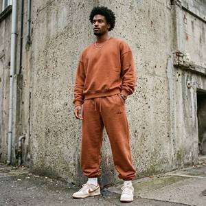 Conjunto Deportivo de Dos Piezas para Hombre, Estilo Urbano, Talla Grande, 1000g, Algodón Pesado Transpirable, Color Terracota, Verano, Diseño de Estrella de Cuatro Puntas - Product Image 4