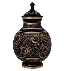 Urnas de cremación de latón clásicas y de alta calidad con diseño de corte de diamante, acabado en color dorado y negro para cenizas humanas - Product Image 1