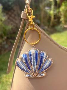Porte-clés décoratif fait main avec des détails de broderie raffinés pour accessoires de cadeaux personnalisés - Product Image 4
