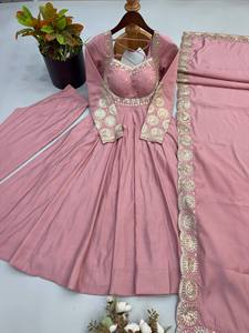 Ensemble trois pièces Anarkali de créateur, élégant, en soie romaine brodée de sequins, réversible, infroissable, séchage rapide, longueur ras du sol - Product Image 5