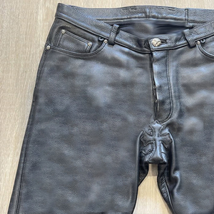 Pantalon de motard pour homme en cuir véritable noir, antibactérien, léger, coupe droite, taille mi-haute, avec fermeture boutonnée et décoration à rivets - Product Image 3