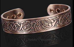 Bracelet manchette artisanal en cuivre pur, motif floral estampé, bijou métallique tendance au design exquis - Product Image 6