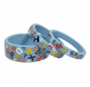 Ensemble de bracelets en résine acrylique à motif de lettres classiques, design alphabet coloré, bracelets tendance unisexes, bijoux tendance pour femme - Product Image 1