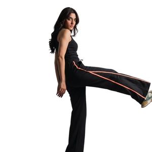 Pantalon de survêtement noir pour femme à jambes larges avec bandes latérales blanches, taille élastique, décontracté, vêtements de sport, fournisseur de vêtements personnalisés en gros - Product Image 2