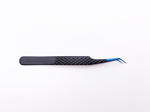 Pinzas de Precisión Profesionales Antiestáticas, Duraderas, de Acero Inoxidable con Recubrimiento Negro Multibrillante para Pestañas (75 unidades) - Product Image 1
