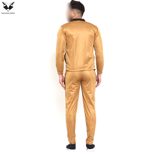 Trajes Deportivos de Primera Calidad 2026 con Logotipo Personalizado para Hombre, Color Amarillo Mostaza y Rojo, Corte Ajustado, Ideales para Entrenamiento Físico - Product Image 3