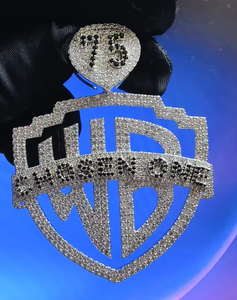 Colgante con Logotipo Iced Out Shield en Tono Plateado, Joyería Hip Hop con Diseño de Letras Personalizadas para Hombre - Product Image 3