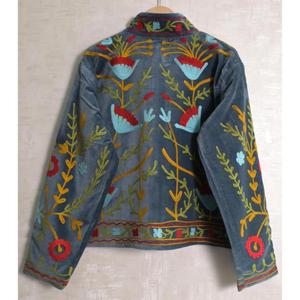 Veste en velours Suzani indienne faite à la main, broderie florale, style bohème chic, vêtements d'extérieur pour femmes - Product Image 4