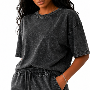 Conjunto de 2 piezas para mujer: Camiseta de algodón de cuello redondo y manga corta de ajuste holgado con lavado ácido de secado rápido y pantalones cortos hasta la rodilla con cordón. - Product Image 5