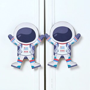 Tiradores y manijas artesanales modernos de madera de acacia con forma de astronauta para puertas, cajones, cómodas y armarios de guardería - Product Image 1