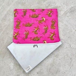 Pink Tiger Print Laptop Sleeve Medium Size Textile Case With Zipper Closure Portable Design Laptop Bag - Product Image 2