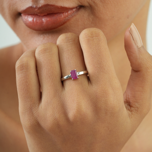 Bague artisanale en argent sterling 925, design minimaliste et simple, sertie d'un rubis naturel taille octogonale, pour femme. - Product Image 2