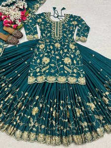 Conjunto Tradicional Étnico Indio-Pakistaní de Lehenga, Top y Dupatta, en Georgette con Bordado, Completamente Cosido, en Seda Texturizada, Estilo Moderno - Product Image 6
