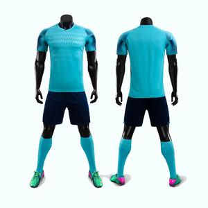 Maillots de football personnalisés en gros pour équipes, 100 % polyester, imprimés par transfert thermique, anti-humidité, respirants, taille élastique, col en V, manches courtes - Product Image 1