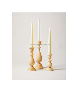 Porte-bougie en bois sculpté à la main, créé pour les environnements artistiques, enrichissant l'atmosphère de la pièce grâce à une éclairage doux et chaleureux. - Product Image 4