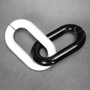 Escultura de Búho de Resina con Eslabones de Cadena, Duradera, Hecha a Mano, en Blanco y Negro, Decoración Moderna para Colgar en la Pared - Product Image 1