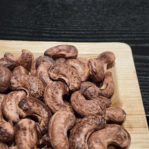 Noix de cajou de qualité supérieure, grillées et salées, grade W240, du Cambodge, pour les acheteurs en gros, prix compétitif, avec possibilité de fabrication OEM/ODM. - Product Image 2