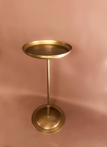 Mesa Auxiliar Moderna de Latón, Diseño Minimalista, Mueble de Sala de Estar, Base y Tapa Decorativas de Metal - Product Image 3