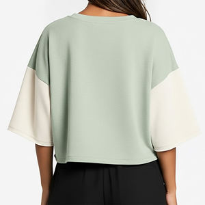 Camiseta Personalizada para Mujer en Color Verde Menta con Bloques de Color y Mangas Crema, Cuello Redondo, Estilo Casual, Manga Corta - Product Image 5