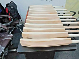 Bate de Cricket de Madera Ligero 2026 de Gran Venta para Jugadores Internacionales, Bate de Bola Dura para Partidos de Prueba y Entrenamiento - Product Image 1