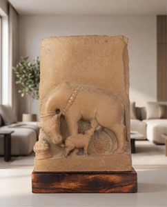Statue de vache sacrée Kamdhenu antique, réplique d'art de temple hindou classique pour musée - Product Image 4