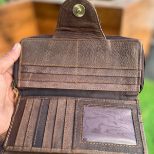 Portefeuilles en Cuir de Fourrure Métallique Véritable Faits à la Main, Vente à Chaud, Multi Usages, Embrayages Élégants Vintage Uniques pour les Usages Quotidiens - Product Image 4