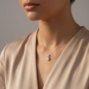 Collier pendentif halo en forme de poire serti de pierres rondes de 0,65 CTW en or 9 carats - Product Image 6