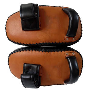 Pads de frappe thaïlandais de qualité supérieure avec mousse haute densité et revêtement en cuir durable pour l'entraînement aux arts martiaux et la pratique du kickboxing - Product Image 5