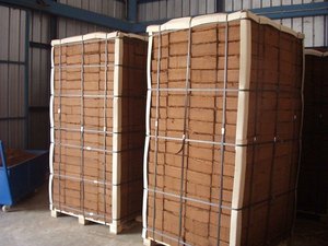 Bulk Coir Pith Blocks 5kg <b>Palletized</b> Shrink <b>Wrapped</b> Low EC Cocopeat Blocks <b>for</b> Hydroponics with 834% Water Holding Capacity - Product Image 3