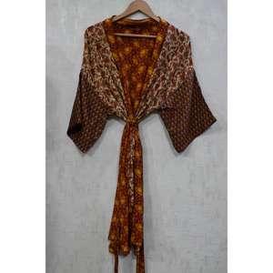 Robe longue kimono vintage en soie patchwork, peignoir bohème, robe longue en soie recyclée - Product Image 2