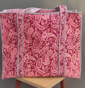 <b>Tote</b> <b>bag</b> Women' Kantha <b>Quilted</b> Floral Cotton <b>Tote</b> <b>Bag</b> with Zipper Closure Fashion Design for Travel & Shopping Two Handles <b>bag</b> - Product Image 1