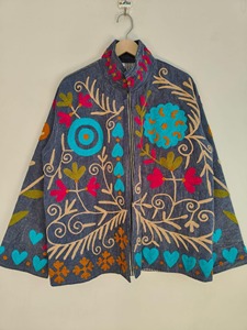 Manteau Bohème Brodé Floral à Col Mandarin Manches Longues Grande Taille pour Femme – Vêtement d'Extérieur Décontracté en Coton Tissé pour le Printemps - Product Image 1