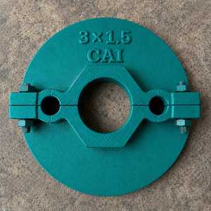Collier de serrage robuste en fonte pour tuyaux de 3 et 1,5 pouces, système à fente, longueur des boulons personnalisable - Modèle CREATOR AGRO INDUSTRIES - Product Image 1