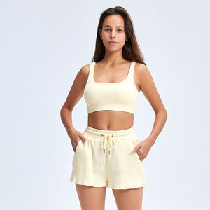 Ensemble décontracté deux pièces brodé sur mesure pour femme : veste courte et short, avec logo et design personnalisés de haute qualité - Product Image 1