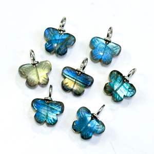 Pendentif Papillon Éclatant en Labradorite, en Argent Sterling 925, Pierre Précieuse de Labradorite Sculptée à la Main, pour la Fabrication de Bijoux en Gros - Product Image 3