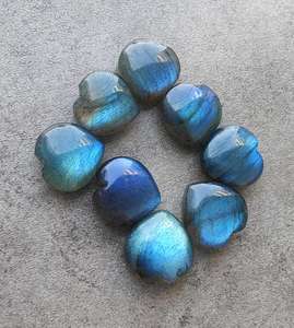 ลาบราดอไรต์ธรรมชาติรูปหัวใจทรงบริโอเล็ตแบบคาโบชอง ขนาดมาตรฐาน ขายส่ง อัญมณีเม็ดเดี่ยว คริสตัลบำบัด - Product Image 2