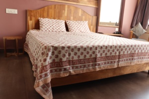 Juego de Ropa de Cama de Algodón Cambric con Estampado a Mano, con Fundas de Almohada, Colcha Bohemia a Precio de Mayoreo - Product Image 2