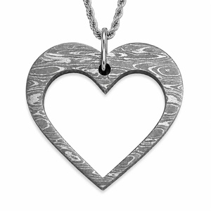 Collar con Colgante de Corazón de Acero de Damasco Hecho a Mano con Diseño Texturizado Recortado, Regalo para el Día de San Valentín - Product Image 6