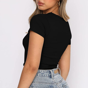 Vente en gros d'usine, t-shirt court pour femme, col montant, coupe ajustée, avec logo personnalisé, tissu velours, fabriqué au Pakistan - Product Image 3