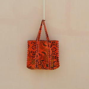 Sac fourre-tout matelassé artisanal SHRI RAM HANDLOOM, imprimé floral, orange, léger, réutilisable, pour le shopping et les voyages - Product Image 5
