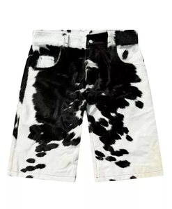 Shorts en cuir imprimé vache noir et blanc, fabriqués sur mesure, vente en gros, unisexe, streetwear, mode tendance - Product Image 4