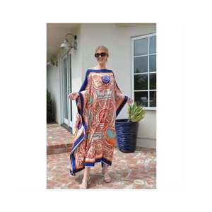 Kaftan en soie à imprimé floral Ethinic Craft Hub pour femme, idéal comme paréo de plage ou de vacances - Product Image 4