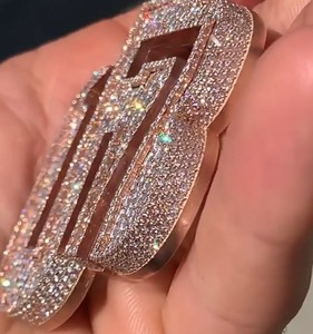 จี้ห้อยคอแบบปรับแต่งได้ DC ประดับเพชรโมอิสซาไนต์ ชุบทอง 14K และโรเดียม สไตล์ฮิปฮอป เหมาะสำหรับเป็นของขวัญ - Product Image 3