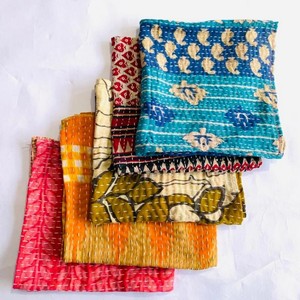 Serviettes de table Kantha en pur coton personnalisées, toutes saisons, multicolores, réutilisables, jetables pour la Saint-Valentin - Product Image 4