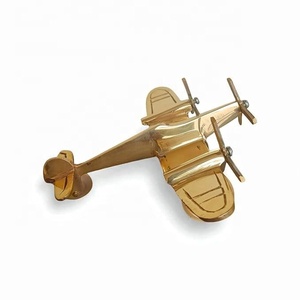 Maquette d'avion décorative vintage en laiton avec support – Décoration de table classique pour la maison, le bureau ou comme cadeau - Product Image 2