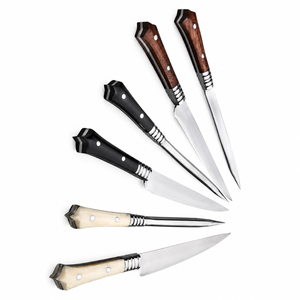 Juego de Seis Cuchillos para Trinchar Carne y Afilador con Hojas Plateadas y Mangos Marrones, Negros y Blancos para Cortar Carne en la Cocina - Product Image 3