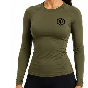 Camiseta Deportiva de Compresión para Mujer con Tela Suave de Alto Rendimiento, Ajuste que Moldea el Cuerpo y Construcción Transpirable para el Gimnasio - Product Image 6