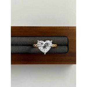 แหวนเพชรทรงหัวใจ 2.5 กะรัต สร้างในห้องปฏิบัติการ ประดับด้วยวงแหวนรอบเพชรแบบซ่อน ตัวเรือนทองคำขาว 14K ดีไซน์เกลียวแบบวินเทจ สำหรับงานหมั้นและงานแต่งงาน - Product Image 1