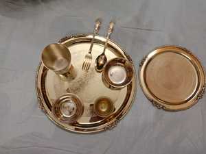 Juego de Platos Redondos de Latón Vintage con Patrón de Plantas Grabado, Vajilla Metálica Hecha a Mano para Regalo de Boda y Uso Doméstico - Product Image 2